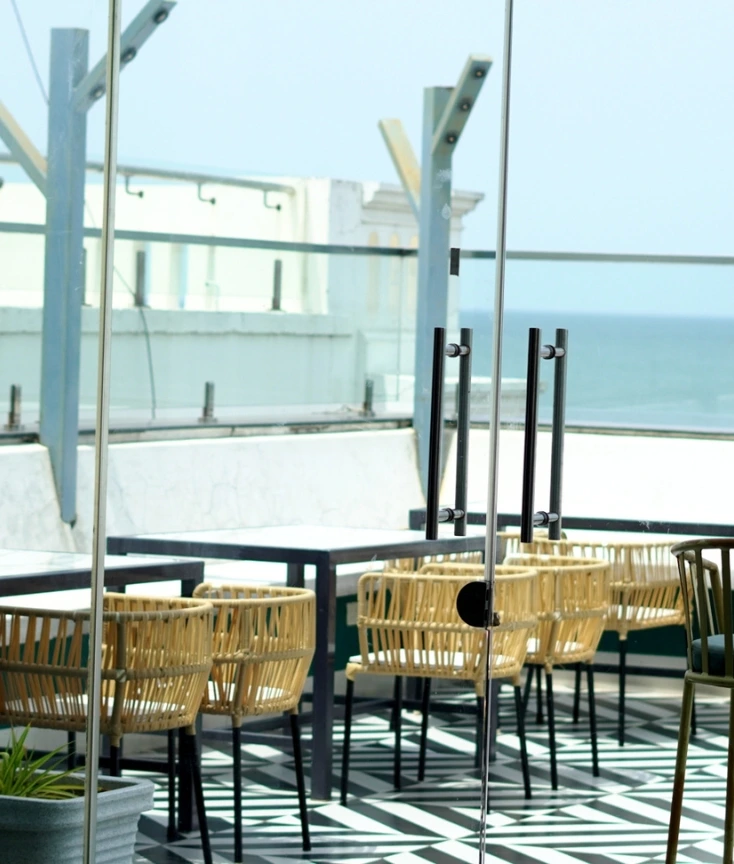 Hook Lounge in pondicherry best pub in pondicherry